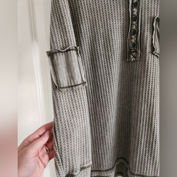 She and Sky Waffle knit patch sleeve henley, size S - Picture 4 of 7
